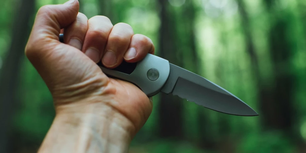 Kafejnīcā Aizkrauklē sadurts vīrietis.