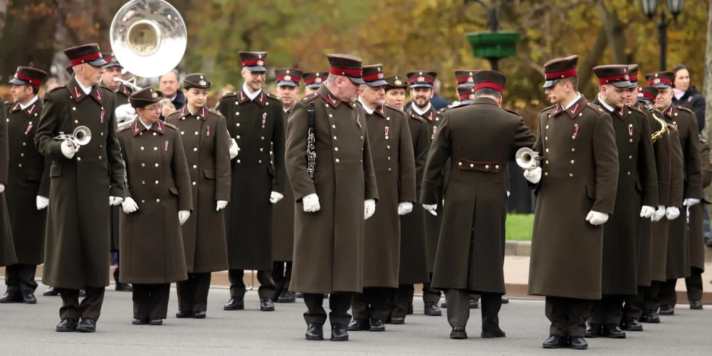 Rīgā Lāčplēša dienā godināti Latvijas brīvības cīnītāji