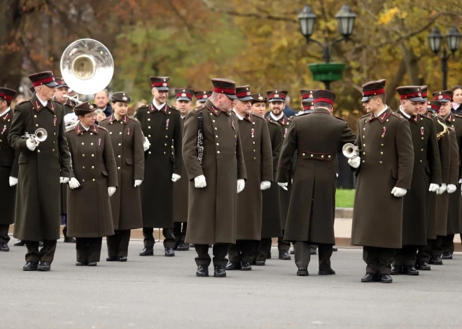 Rīgā Lāčplēša dienā godināti Latvijas brīvības cīnītāji