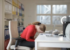 Katrs no šiem miega paradumiem var ievērojami paātrināt smadzeņu novecošanos