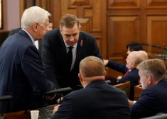 Lielākā daļa frakciju Saeimā neplāno atbalstīt Jāņa Sikšņa kandidatūru SEPLP locekļa amatam