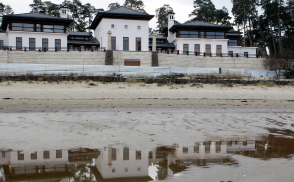 VIDEO: Karginu grezno villu Jūrmalā joprojām neviens nepērk