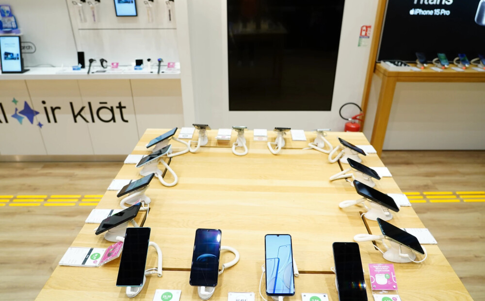 Mobilo sakaru operators ziņo par valsts iestāžu vēlmi apgrūtināt Latvijas iedzīvotājiem jaunu telefonu pirkšanu