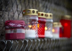 FOTO: Rīgas pils mūri izgaismo Lāčplēša dienas piemiņas sveces