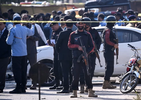 Pakistānas pretterorisma vienība pie sprādziena vietas