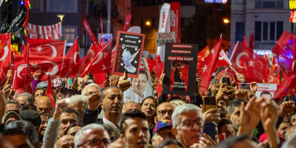 Ekrema Imamoglu atbalstītāju demonstrācija Stambulā