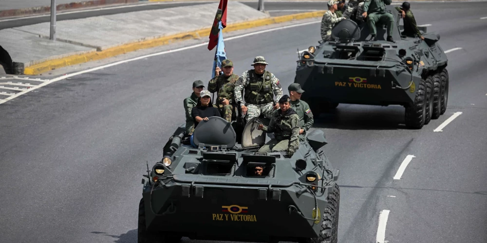 Venecuēlas armijas tanki galvaspilsētā Karakasā