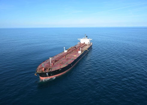 Zviedrija plāno palielināt krasta apsardzes pilnvaras krievu ēnu flotes aktivitāšu gadījumos.