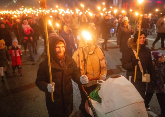 Lāčplēša dienas lāpu gājiens Jelgavā (foto: Jelgava.lv)