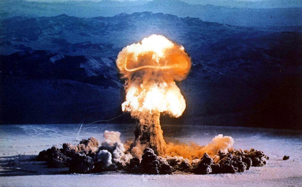 Aiz propagandas priekškara: atbildēt amerikāņu kodolizmēģinājumiem un Mamikina karš pret Baltiju