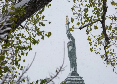 Svētku brīvdienās brīžiem gaidāma saule, lietus un sniegs.