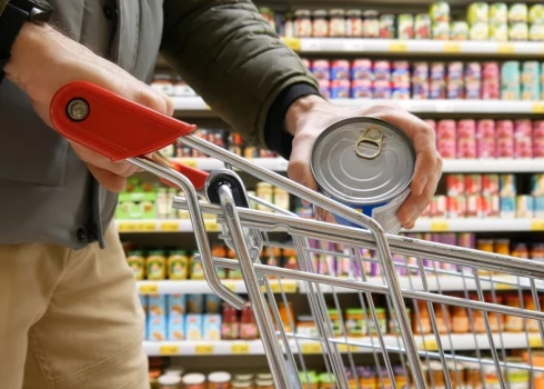  Katrs ceturtais Latvijas iedzīvotājs pārtikas cenu pieauguma dēļ spiests atteikties no daļas produktu.