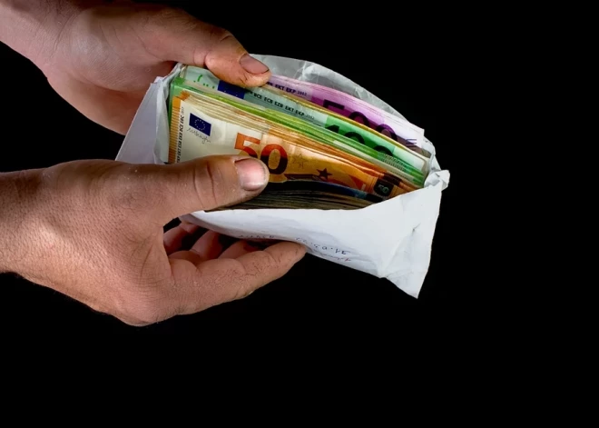 Aizdomīgi “darba piedāvājumi” var beigties ar cietumu – aizturēti 16 “naudas kurjeri”