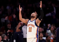 Ņujorkas "Knicks" turpina uzvaru sēriju; "Thunder" joprojām savā laukumā bez zaudējumiem