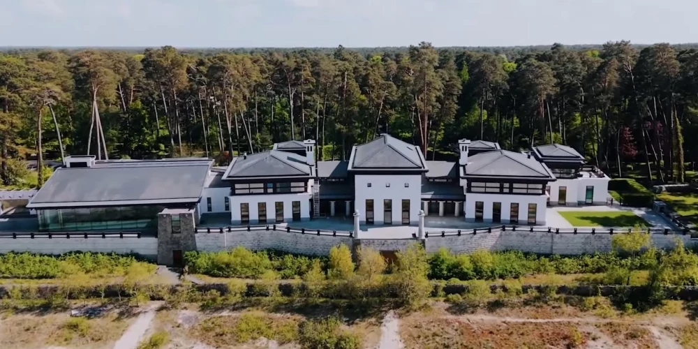 Вилла Каргина в Юрмале все еще ищет покупателя.