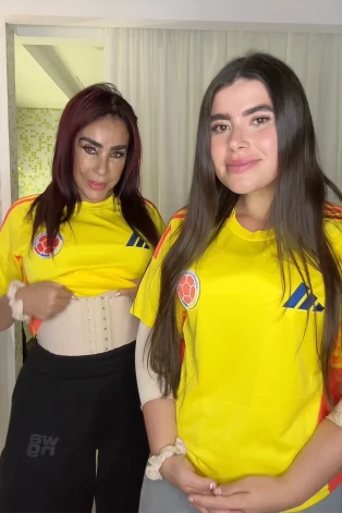 Veronika kopā ar mammu veica liposakciju un krūšu samazināšanas operāciju. 