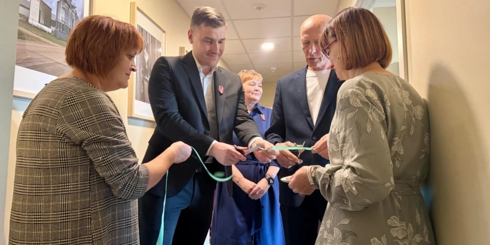 Ancenes ciemā, kur līdz ši nekad nav bijusi bibliotēka, nu tā ir atklāta.