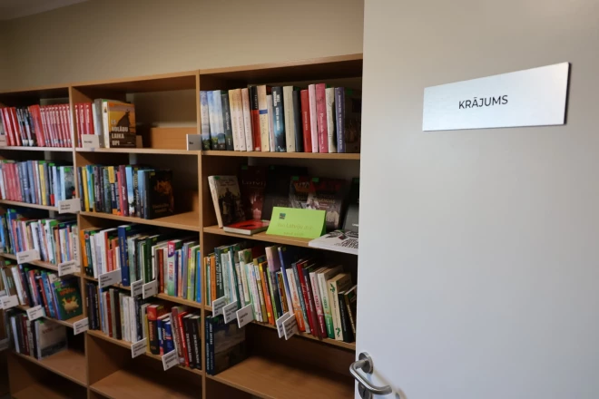 Jaunatklātajā Ancenes bibliotēkas krājumā ir ap 600 grāmatu.