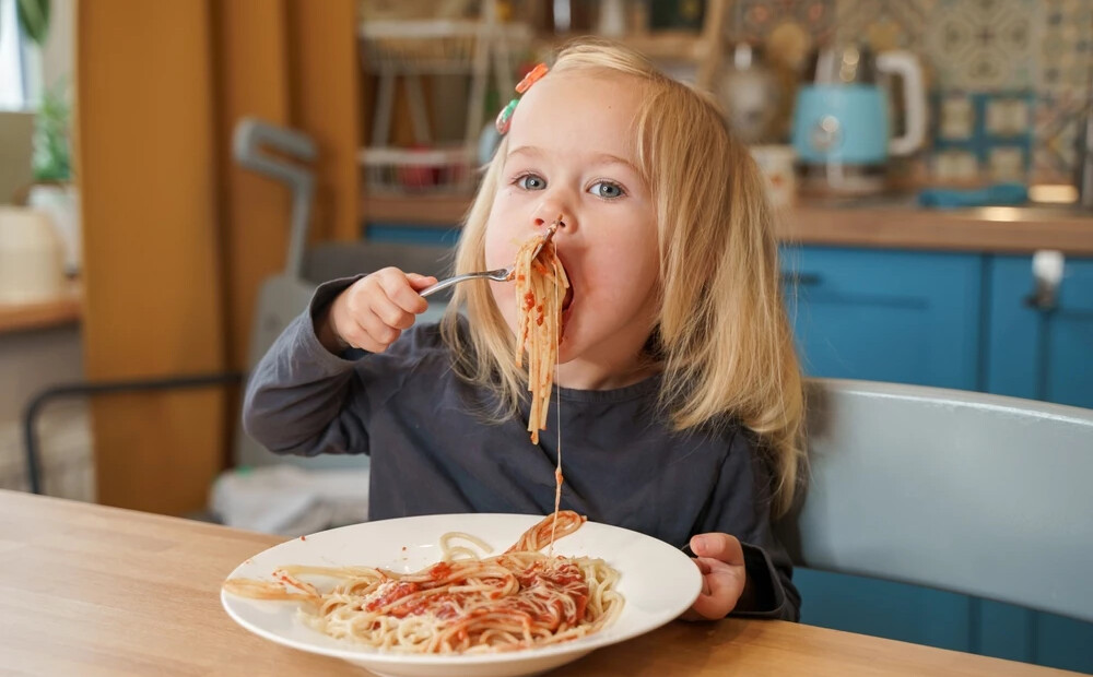 9 pilnīgi normālas dīvainības, kuras mēdz darīt mazi bērni