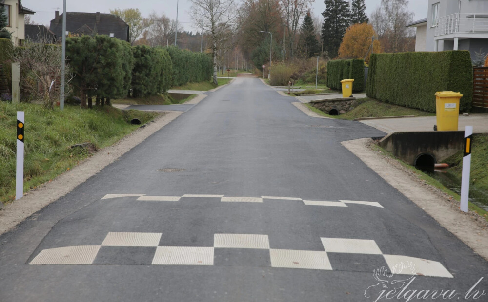 Noasfaltēts Malkas ceļš Jelgavā