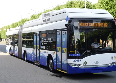 Pētīs iespējas Rīgai iegādāties 100 jaunus trolejbusus un 24 tramvajus.