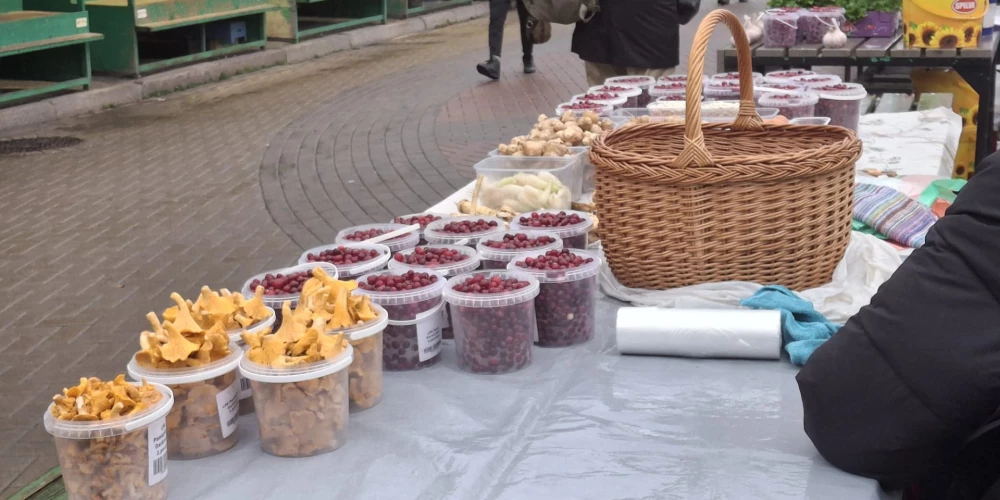 Rīgas Centrāltirgū vēl joprojām tiek tirgotas gailenes.