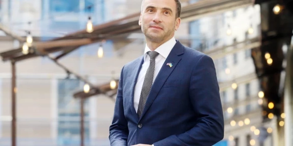 Eiropas Parlamenta deputāts Mārtiņš Staķis par eiropiešu attieksmi pret 72 stundu somu, imigrācijas problēmām un 18. novembra svinēšanu ar kafiju.