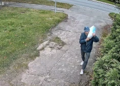 Policija meklē attēlā redzamo vīrieti.