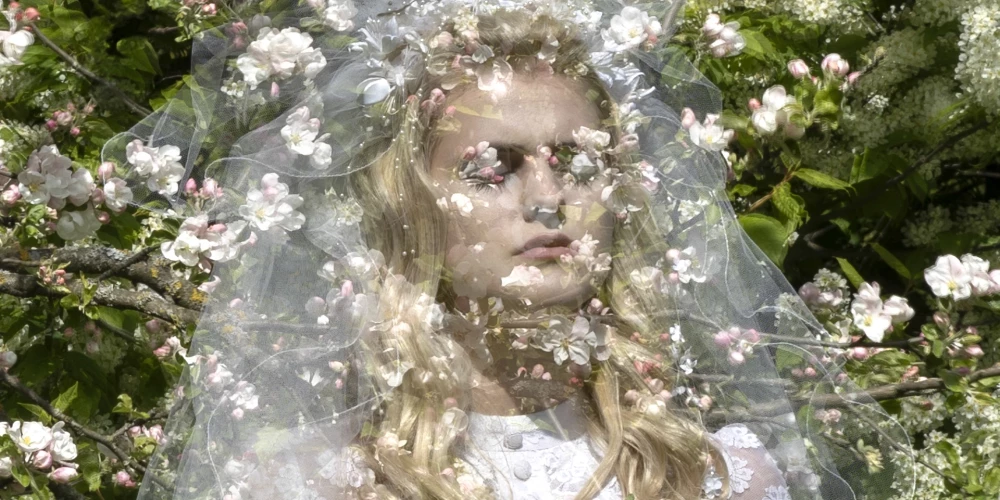 Jaunā Rīgas teātra Jaunajā zālē režisors Alvis Hermanis veido leģendārās filmas "Ābols upē" turpinājumu teātra valodā.