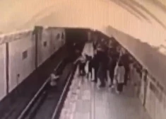 ВИДЕО: в Москве пенсионерка толкнула 13-летнюю девочку под поезд метро - ее объяснение повергает в шок