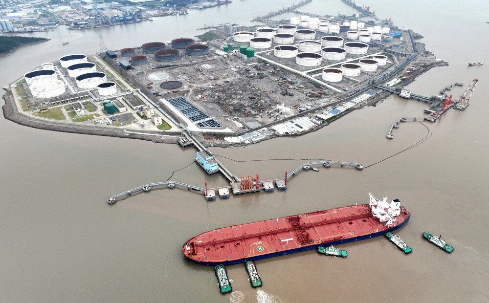 Ķīna veido "ēnu floti" Krievijas gāzei, lai apietu ASV sankcijas