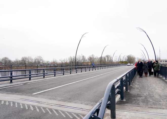 Salacgrīvā satiksmei atvērts tilts pār Salacu