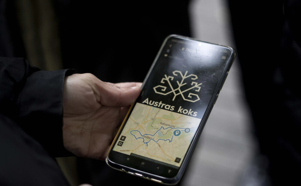 Tautiskā garā var apceļot Smilteni, izmantojot latviešu zīmju takas karti