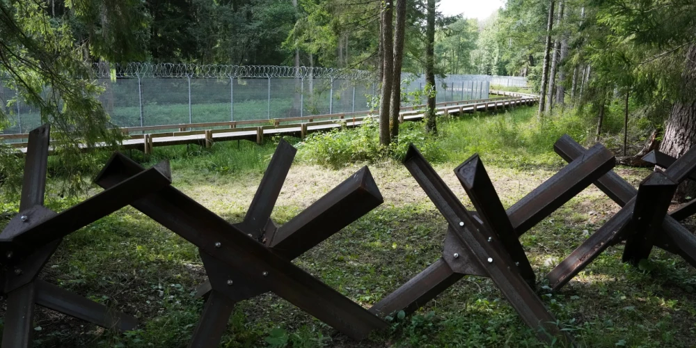 Противотанковые ежи на границе с Россией.