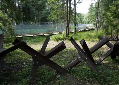 Противотанковые ежи на границе с Россией.