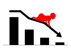 Еще минус 10 тысяч! Население Латвии драматично сокращается - умерших вдвое больше, чем новорожденных