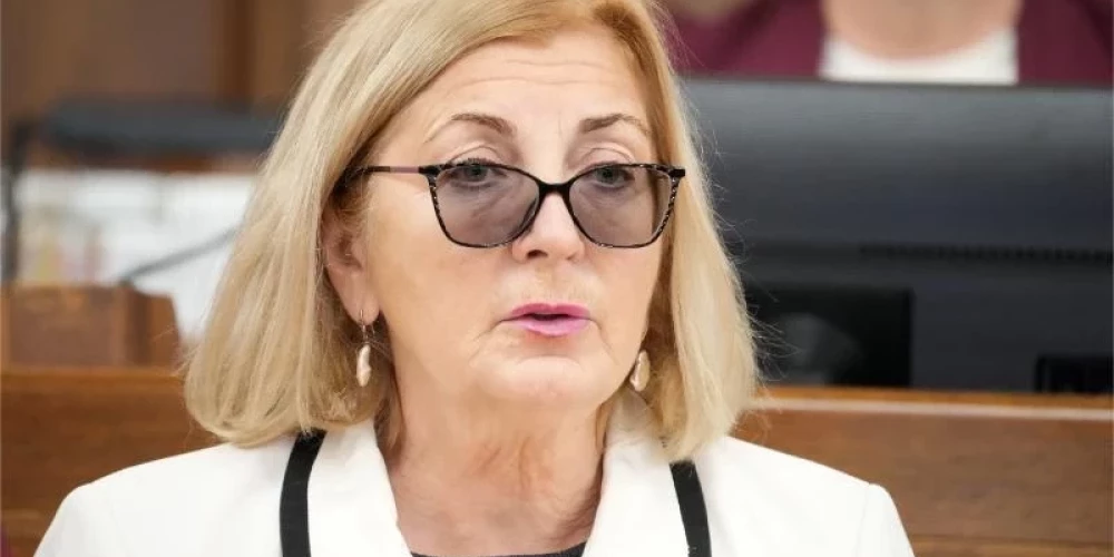 Скайдите Абрама обратила внимание на большое количество сотрудников Сейма.