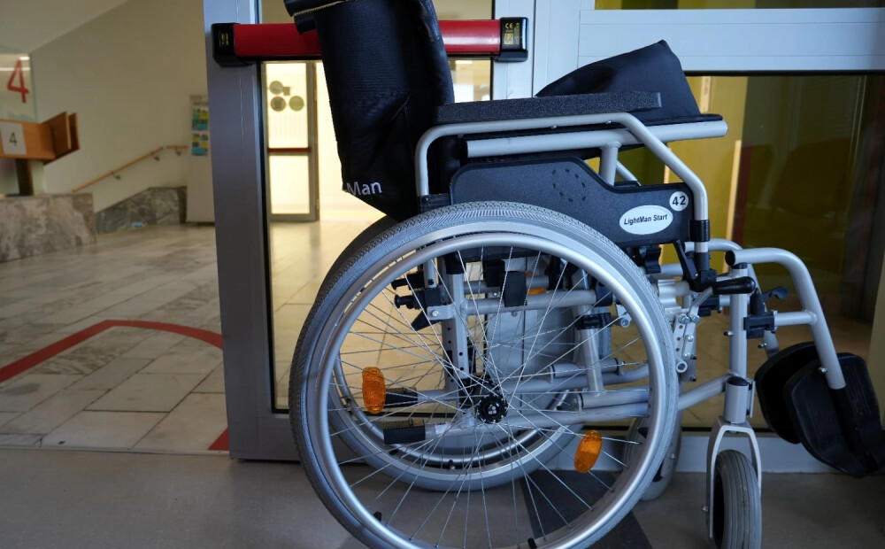 Pārbaudēs konstatē pārkāpumus teju pusmiljona eiro apmērā par nepamatotu paliatīvās vai hospisa aprūpes sniegšanu