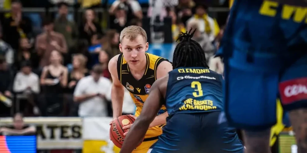 Toms Skuja jaunā kluba sastāvā līdz traumai aizvadīja tikai divas spēles.