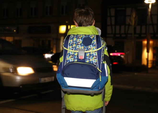 Омбудсмен негодует: уроки в школах Латвии по-прежнему начинаются раньше 8-и утра - у чиновников есть оправдание