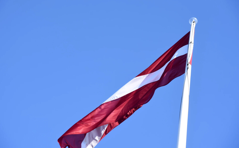 Valsts svētku nedēļā skatu torņos visā Latvijā plīvo valsts karogi
