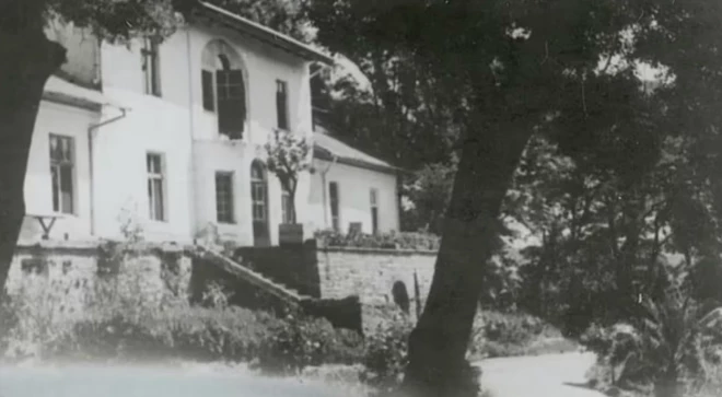 Glaževsku ģimenes muiža Ļvivā, kas nu ir zudusi uz visiem laikiem.