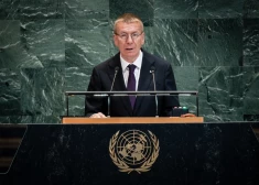 "Stāsts par laikiem, kas daudziem jau ir tvaiki," - Edgars Rinkēvičs recenzē jaunās pašmāju filmas