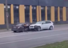 Rīgā notikusi divu "BMW" auto sadursme