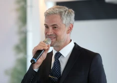 "Мы не можем позволить себе ненавидеть друг друга": актер призывает латвийцев к диалогу вместо конфликта