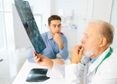 Нужно лечить, а не превращать в инвалидов: Латвия - последняя в ЕС по доступности лекарств от редких болезней