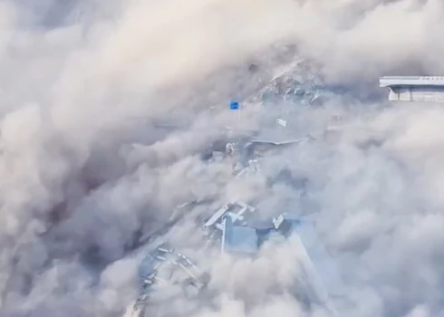 Sabrucis Hongqi tilts.