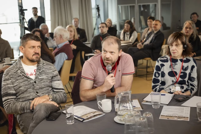 Eksperti par izaicinājumiem ar kuriem mūsdienās saskaras drukātie mediji.