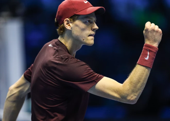 Siners jau pēc diviem mačiem nodrošina "ATP Finals" pusfinālu