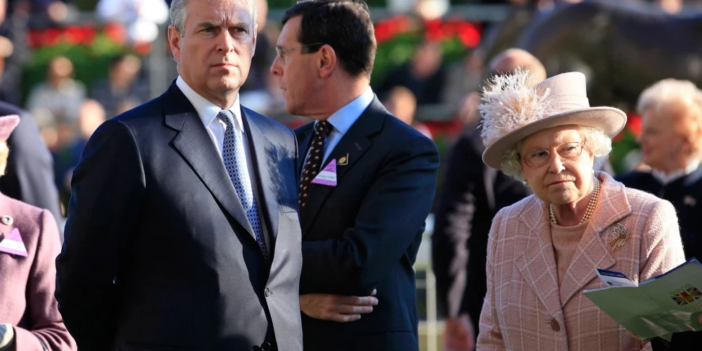 Nāk klajā jauni apgalvojumi par Endrjū uzvedību Bekingemas pilī.